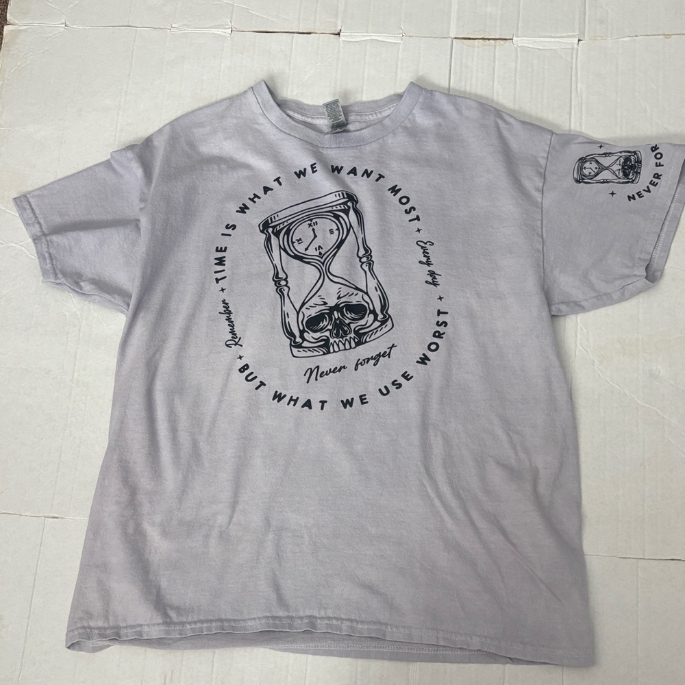Gildan Light Gray Graphic tee large